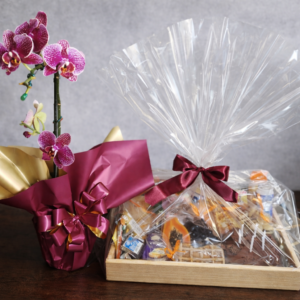 Bandeja especial de café da manhã com orquídea