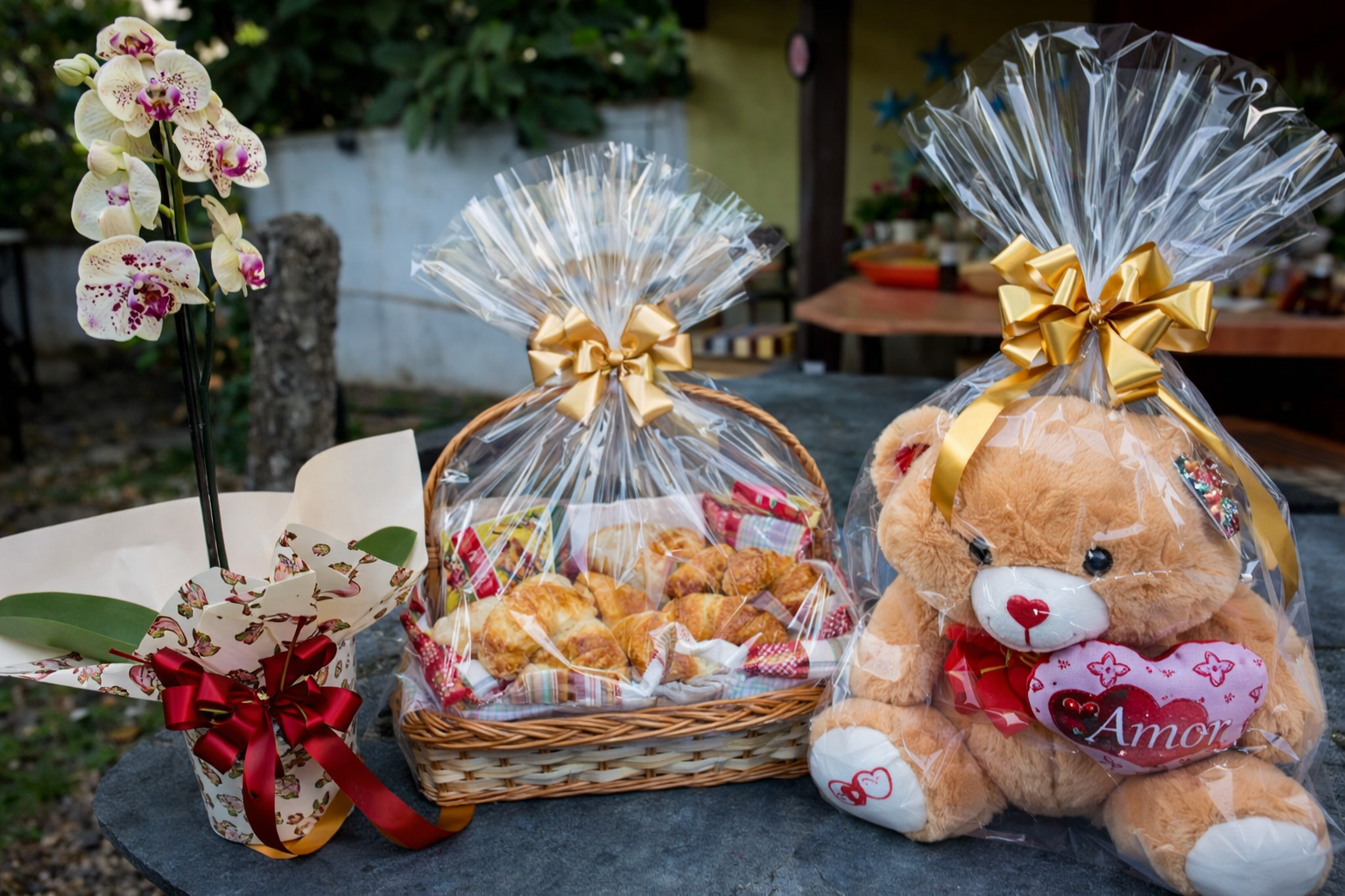Cesta colonial ultra luxo com orquídea e urso