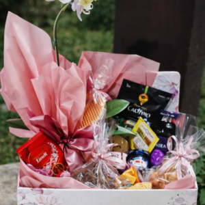 Caixa decorada de café da manhã com orquídea