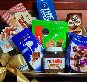Cesta importada com chocolates e biscoitos italiano, belga e francês.